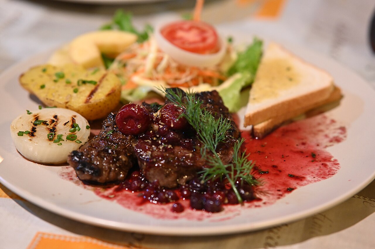gourmet dish plate (foto: PattayaPatrol / CC BY-SA 4.0, Wikimedia Commons)