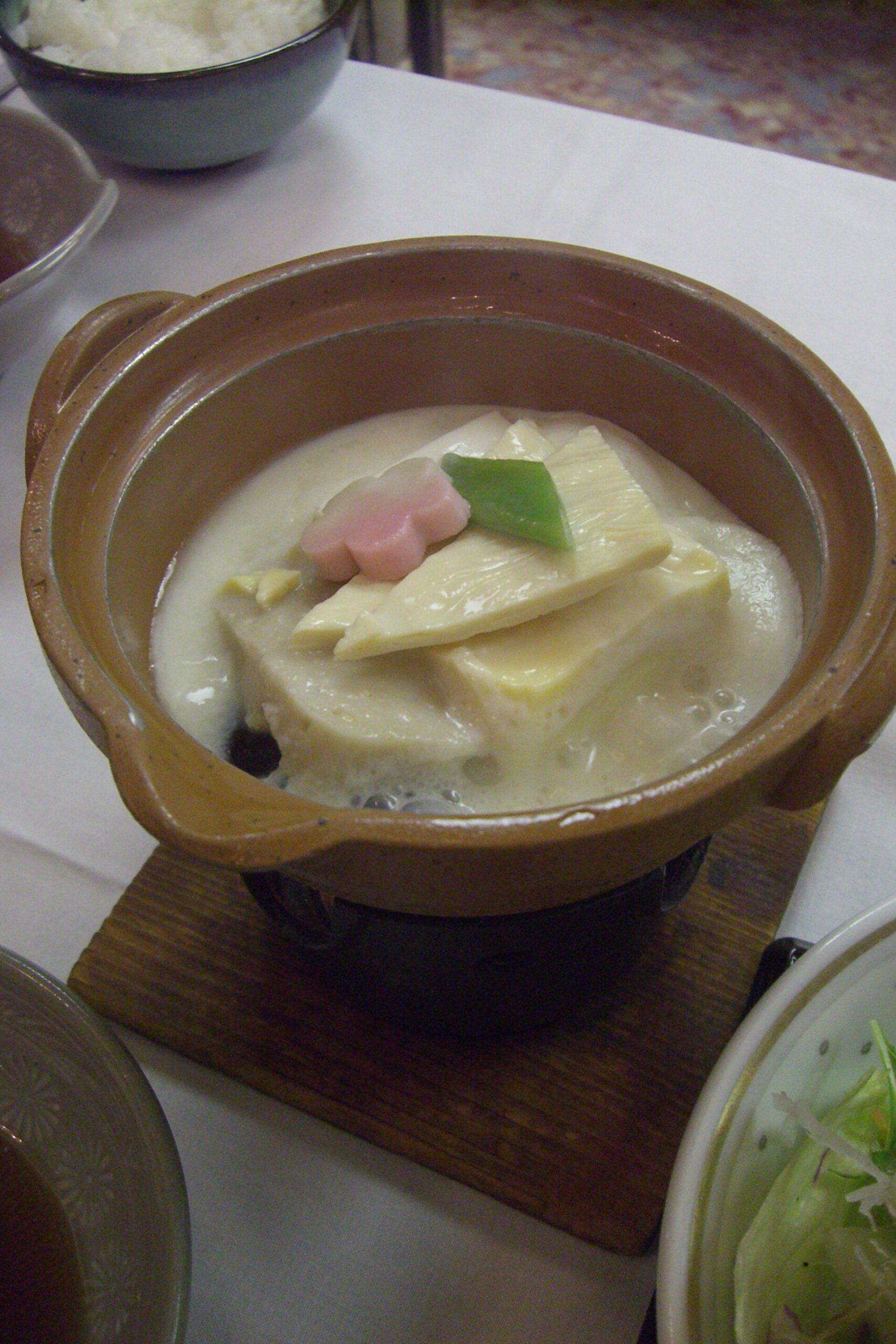 Everyone cooks at the table and rice closes the pot